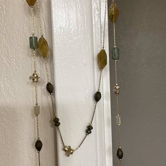 Long beaded chain gold tone - Picture 7 of 8